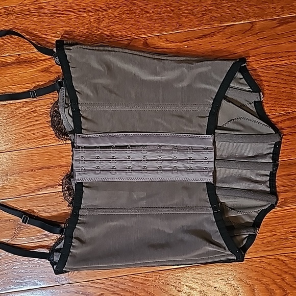 Out from under modern love corset size Small - Picture 2 of 3